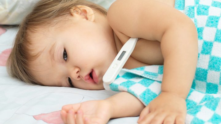 Gorączka u niemowlaka, czyli jak zmierzyć dziecku temperaturę?
